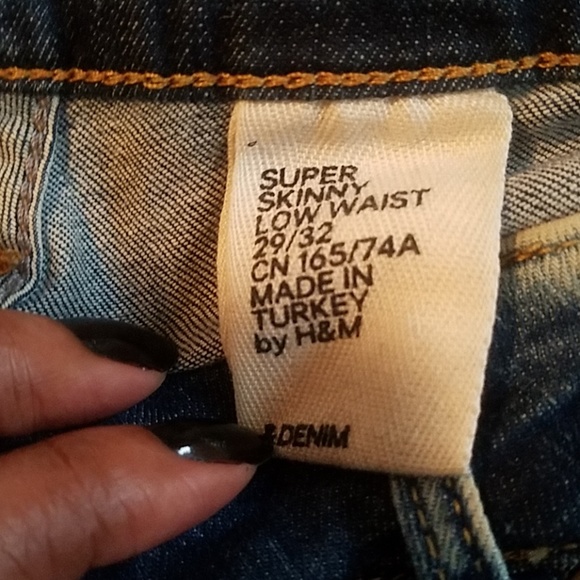 Custom distressed H&M skinny jeans with decals - Picture 4 of 8